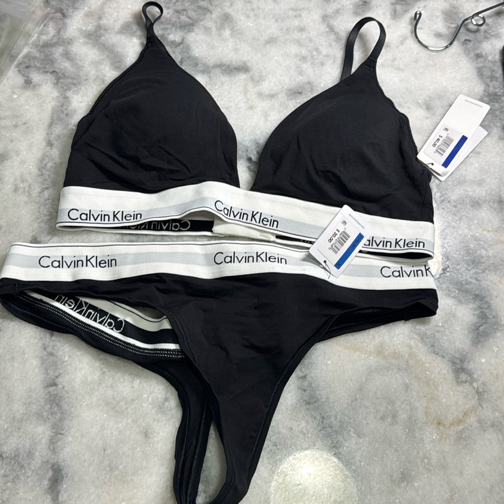 Calvin Klein Modern Cotton Lightly Lined Triangle Bralette & thong size X-Large